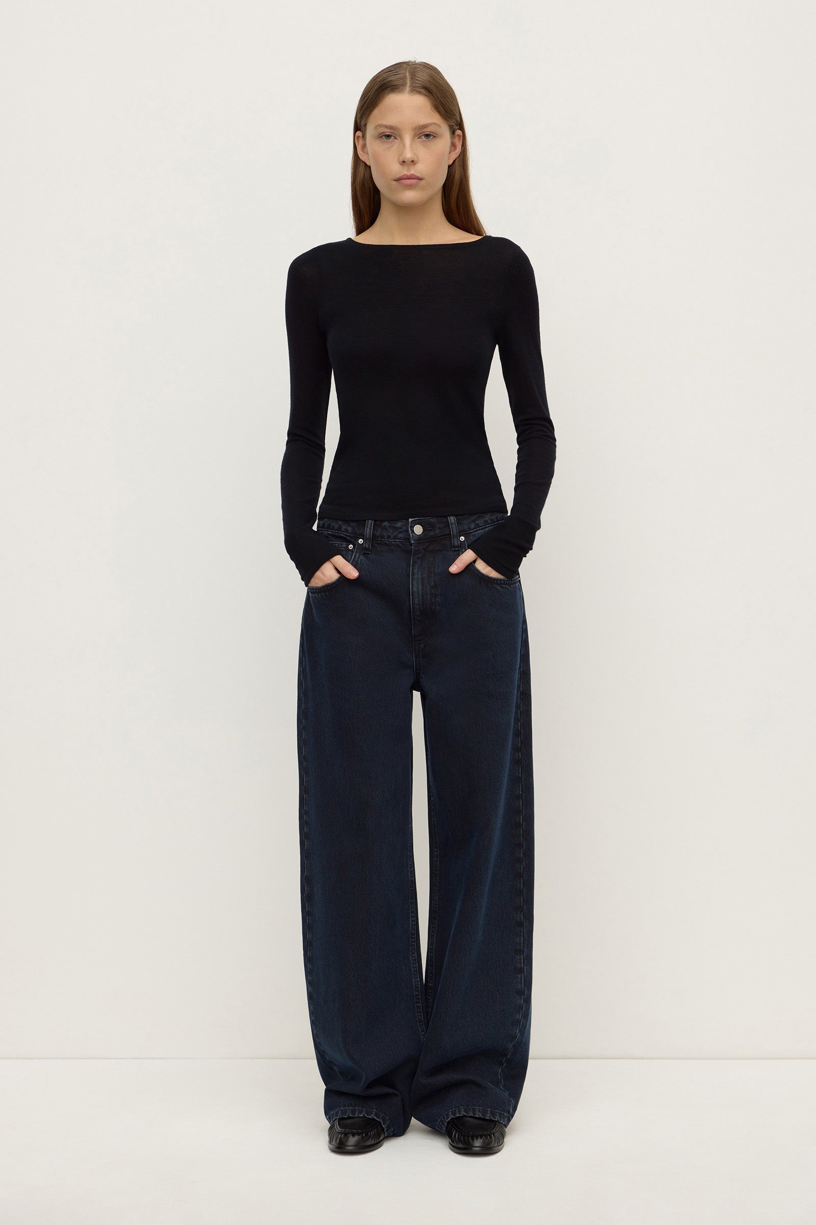 Relaxed Mid Rise Jean