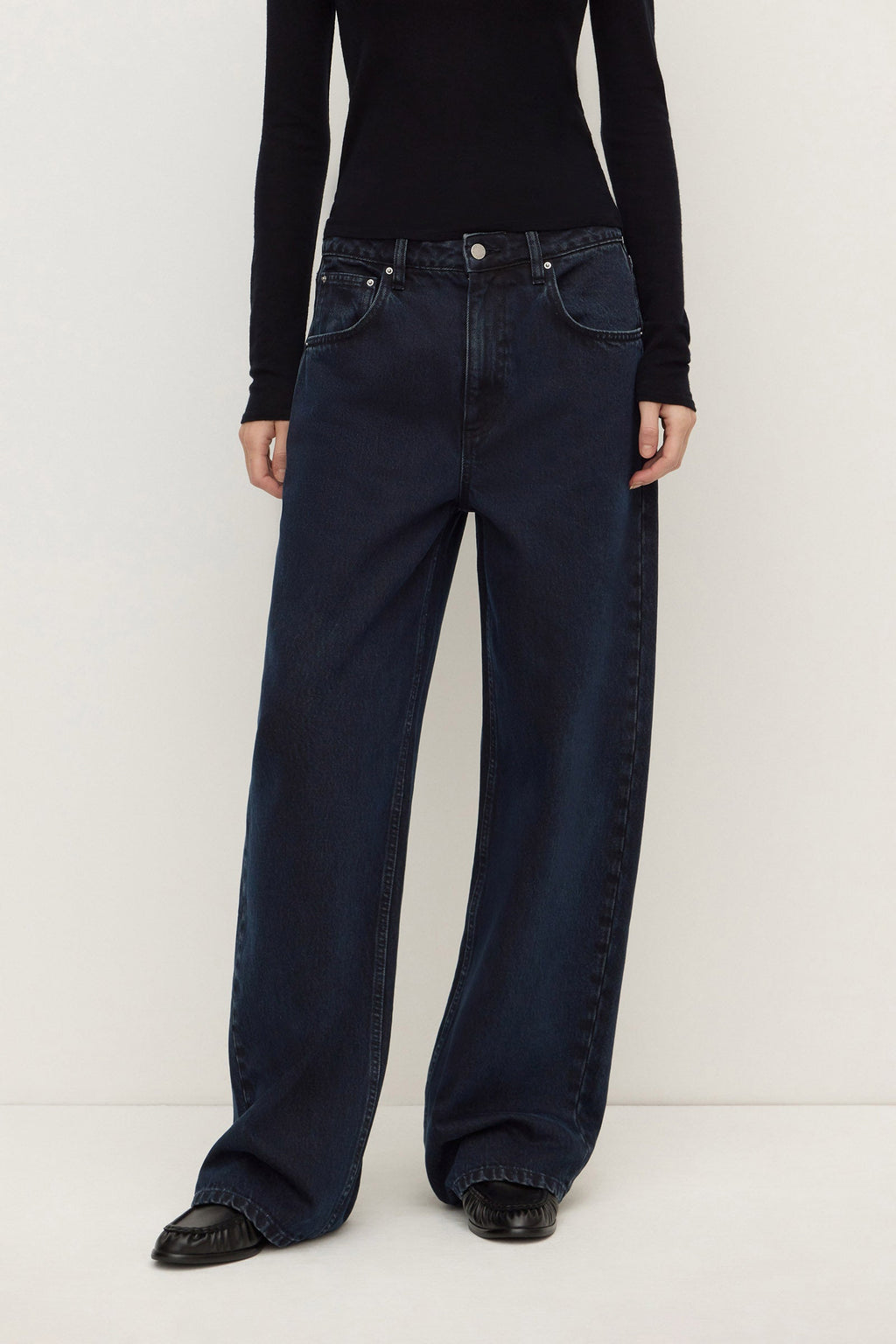 Relaxed Mid Rise Jean