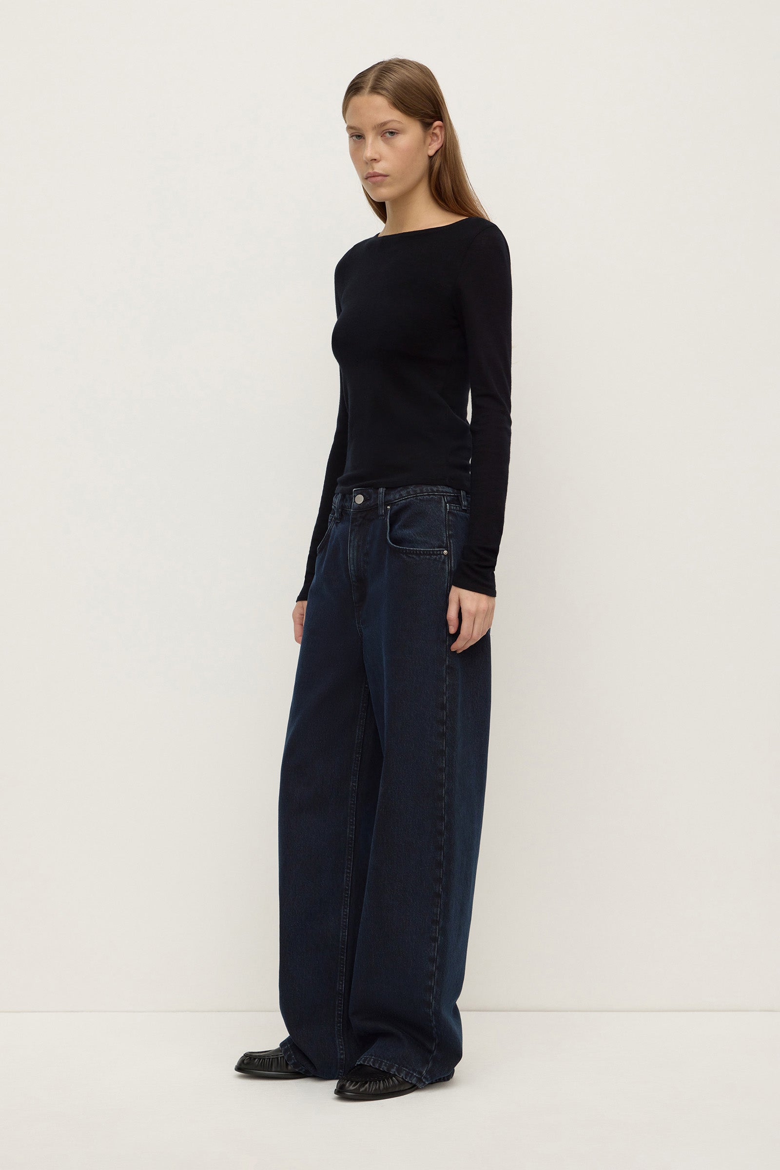Relaxed Mid Rise Jean