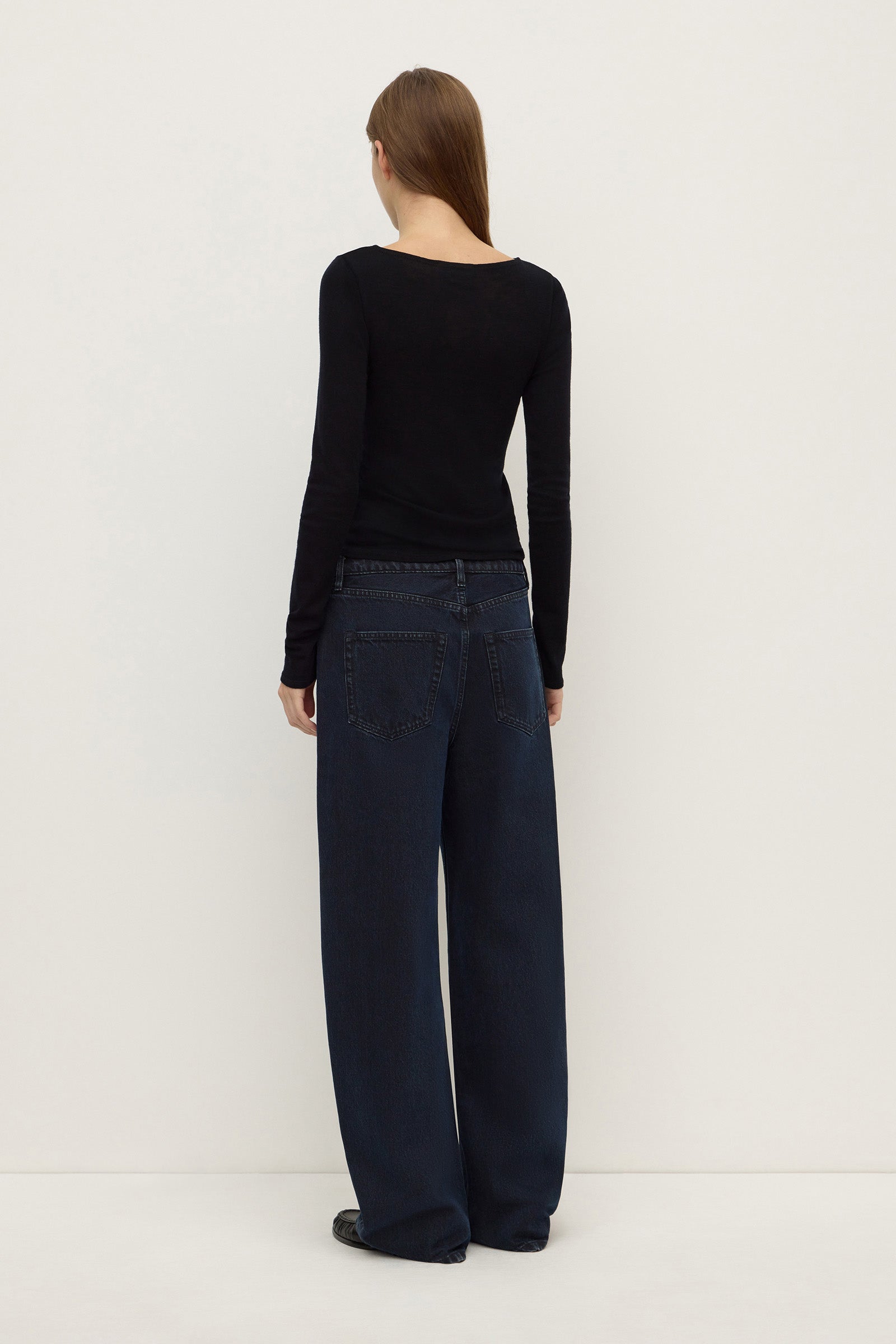 Relaxed Mid Rise Jean