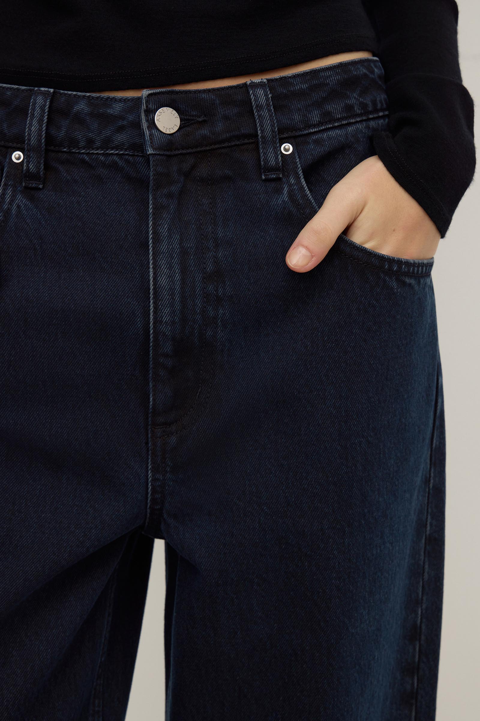 Relaxed Mid Rise Jean